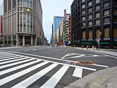 日本橋三越前の交差点