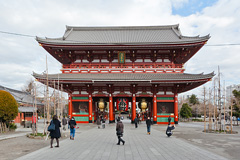 浅草寺・宝蔵門 前