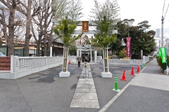 三囲神社に到着