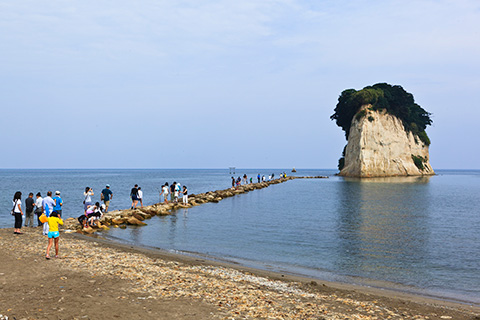 能登 見附島